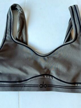 Alo Women’s Heartthrob Sports Bra Olive Tree